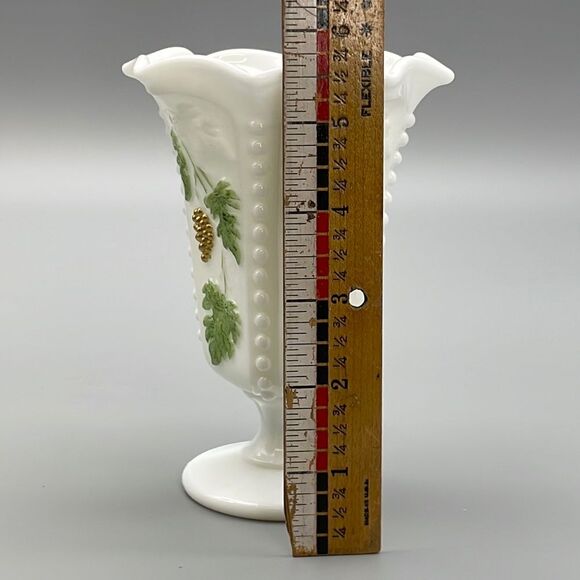Westmorland Vintage Milk Glass Beaded Crimp Edge Grapevine Vase 1950s - Picture 9 of 11